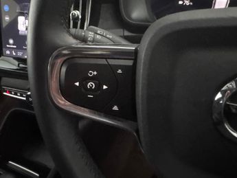 Volvo XC40 Recharge 69kWh Plus (231 ps) - KEYLESS ENTRY - PARK ASSIST - LED