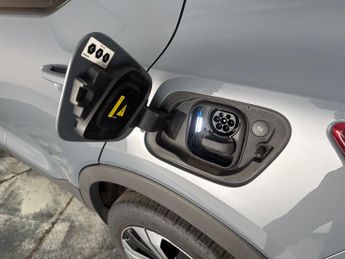 Volvo XC40 Recharge 69kWh Plus (231 ps) - KEYLESS ENTRY - PARK ASSIST - LED