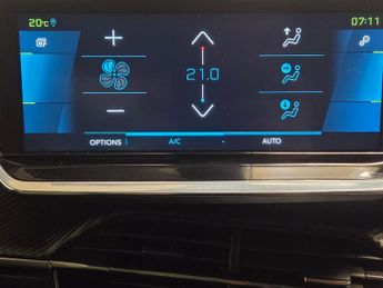 Peugeot E-2008 50kWh GT (136 ps) - HEATED SEATS - BLIND SPOT ASSIST - BLUETOOTH