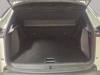 Peugeot E-2008 50kWh GT (136 ps) - HEATED SEATS - BLIND SPOT ASSIST - BLUETOOTH