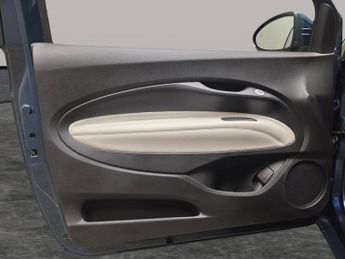 Fiat 500e 42kWh La Prima (118 ps) - NAV - SUNBLINDS - BLIND SPOT ASSIST
