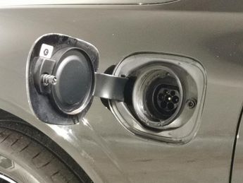 Volvo XC60 2.0h T6 Recharge 11.6kWh R-Design Plug-in AWD (340 ps) - LED - H