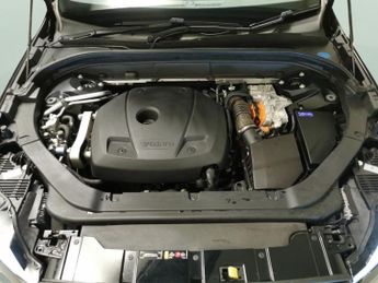 Volvo XC60 2.0h T6 Recharge 11.6kWh R-Design Plug-in AWD (340 ps) - LED - H