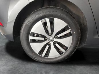 Volkswagen E-golf 35.8kWh e-Golf (136 ps) - CLIMATE CONTROL - DAB - USB AUDIO