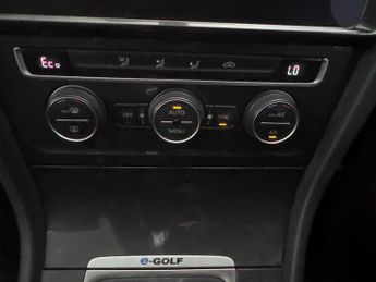 Volkswagen E-golf 35.8kWh e-Golf (136 ps) - CLIMATE CONTROL - DAB - USB AUDIO