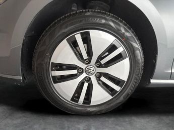 Volkswagen E-golf 35.8kWh e-Golf (136 ps) - CLIMATE CONTROL - DAB - USB AUDIO
