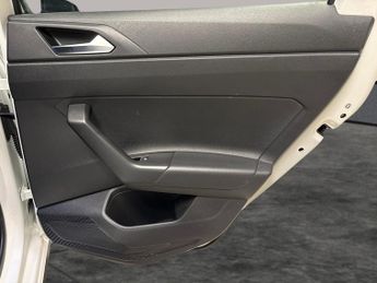 Volkswagen Polo 1.0 TSI R-Line DSG (95 ps) DIGITAL COCKPIT PRO - NAV - PARK SENS