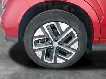 Hyundai Kona 64kWh Premium (10.5kW Charger) (204 ps) - HEATED SEATS - HEATED 
