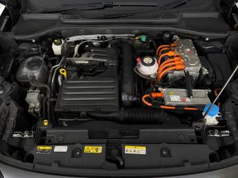 Cupra Formentor 1.4 eHybrid 12.8kWh VZ2 Plug-in DSG (245 ps) - PARK ASSIST - LED