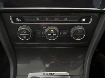 Volkswagen E-golf 35.8kWh e-Golf (136 ps) - CLIMATE CONTROL - DAB - USB AUDIO