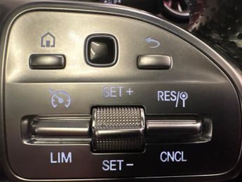 Mercedes-Benz EQB EQB 350 66.5kWh AMG Line (Premium) 4MATIC (292 ps) - NAV - HEATE