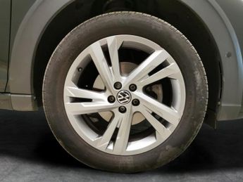 Volkswagen Taigo 1.5 TSI R-Line DSG (150 ps) - BLUETOOTH - WIRELESS CHARGER - DIG