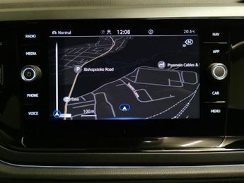 Volkswagen Taigo 1.5 TSI R-Line DSG (150 ps) - BLUETOOTH - WIRELESS CHARGER - DIG