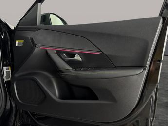 Peugeot E-2008 50kWh GT (7kW Charger) (136 ps) - LED - REVERSE CAM - NAV