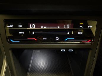 Volkswagen Polo 1.0 TSI R-Line DSG (95 ps) DIGITAL COCKPIT PRO - NAV - PARK SENS