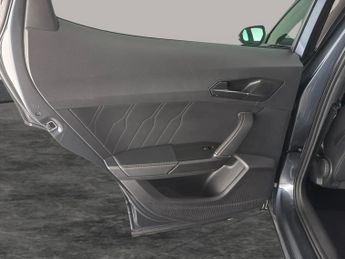 Cupra Formentor 1.4 eHybrid 12.8kWh V2 Plug-in DSG (204 ps) - LED - REVERSE CAM 