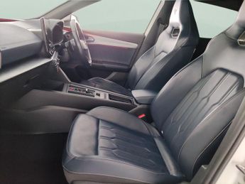 Cupra Formentor 1.4 eHybrid 12.8kWh V2 Plug-in DSG (204 ps) - KEYLESS ENTRY - PA