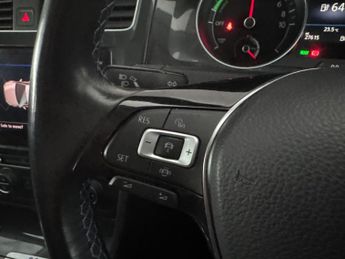 Volkswagen E-golf 35.8kWh e-Golf (136 ps) - CLIMATE CONTROL - DAB - USB AUDIO
