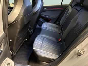 Volkswagen Golf 2.0 TDI R-Line DSG (150 ps) - DIGITAL DASH - PARK SENSORS