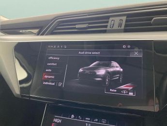 Audi e-tron 50 Technik quattro 71.2kWh (11kW Charger) (313 ps) - CARPLAY - L