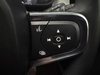 Volvo XC40 1.5h T4 Recharge 10.7kWh Plus Plug-in (211 ps) - SURROUND VIEW -