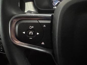 Volvo XC40 1.5h T4 Recharge 10.7kWh Plus Plug-in (211 ps) - SURROUND VIEW -
