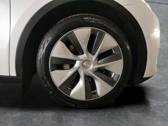 Tesla Model Y (Dual Motor) Long Range 4WDE (384 bhp) - HEATED WHEEL - LEATHER 