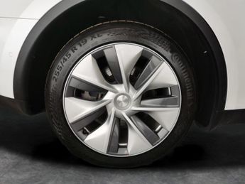 Tesla Model Y (Dual Motor) Long Range 4WDE (384 bhp) - HEATED WHEEL - LEATHER 