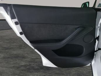 Tesla Model Y (Dual Motor) Long Range 4WDE (384 bhp) - HEATED WHEEL - LEATHER 