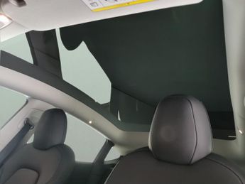 Tesla Model Y (Dual Motor) Long Range 4WDE (384 bhp) - HEATED WHEEL - LEATHER 