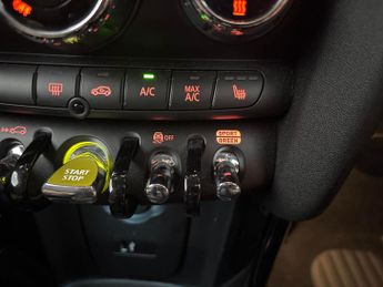 Mini Electric Hatch Cooper SE 32.6kWh Level 2 (184 ps) - CARPLAY - DRIVING ASSISTANT
