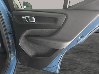 Volvo XC40 1.5h T4 Recharge 10.7kWh Plus Plug-in (211 ps) - SURROUND VIEW -