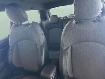 Mini Electric Hatch Cooper SE 32.6kWh Level 2 (184 ps) - CARPLAY - DRIVING ASSISTANT