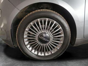 Fiat 500e 42kWh Icon (118 ps) - CLIMATE CONTROL - DAB - USB AUDIO