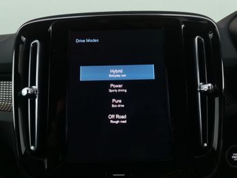 Volvo XC40 1.5h T5 Recharge 10.7kWh Ultimate Dark Plug-in (262 ps) - SURROU