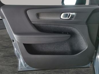 Volvo XC40 1.5h T5 Recharge 10.7kWh Ultimate Dark Plug-in (262 ps) - SURROU