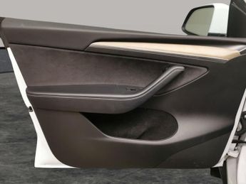 Tesla Model Y SUV RWD (346 ps) - LED - REVERSE CAM - NAV