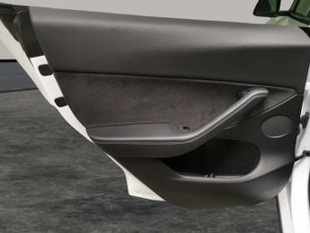 Tesla Model Y SUV RWD (346 ps) - LED - REVERSE CAM - NAV