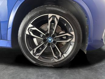 BMW iX1 30 66.5kWh M Sport xDrive (11kW Charger) (313 ps) - REVERSE CAM 