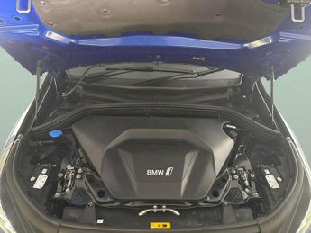BMW iX1 30 66.5kWh M Sport xDrive (11kW Charger) (313 ps) - REVERSE CAM 