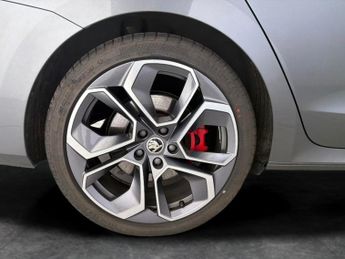 Skoda Octavia 2.0 TSI vRS DSG - BLUETOOTH - PARK SENSORS - DAB