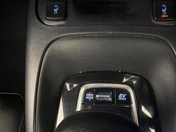 Toyota Corolla 1.8 VVT-h Icon Touring Sports CVT (140 ps) - LANE DEPARTURE ALER