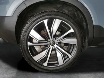Volvo XC40 1.5h T5 Recharge 10.7kWh Ultimate Dark Plug-in (262 ps) - SURROU
