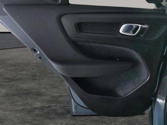 Volvo XC40 1.5h T5 Recharge 10.7kWh Ultimate Dark Plug-in (262 ps) - SURROU