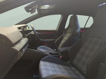 Volkswagen Golf 2.0 TDI GTD DSG (200 ps) - ALCANTARA - HEATED STEERING - WIFI
