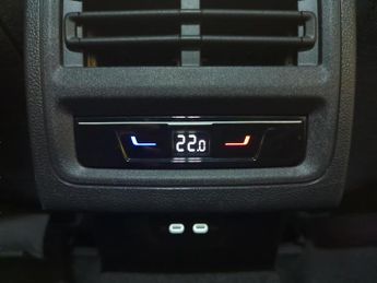 Volkswagen Golf 2.0 TDI GTD DSG (200 ps) - ALCANTARA - HEATED STEERING - WIFI