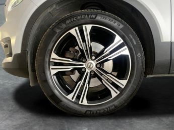Volvo XC40 2.0 B4 MHEV Inscription Pro (197 ps) - SENSUS SAT NAV - ACTIVE L