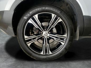 Volvo XC40 2.0 B4 MHEV Inscription Pro (197 ps) - SENSUS SAT NAV - ACTIVE L