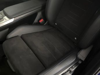 BMW iX1 30 66.5kWh M Sport xDrive (11kW Charger) (313 ps) - REVERSE CAM 