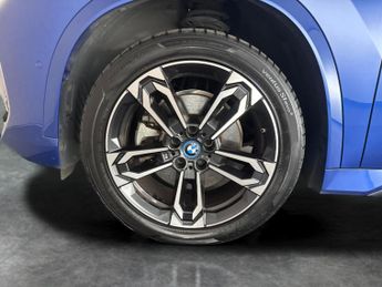 BMW iX1 30 66.5kWh M Sport xDrive (11kW Charger) (313 ps) - REVERSE CAM 